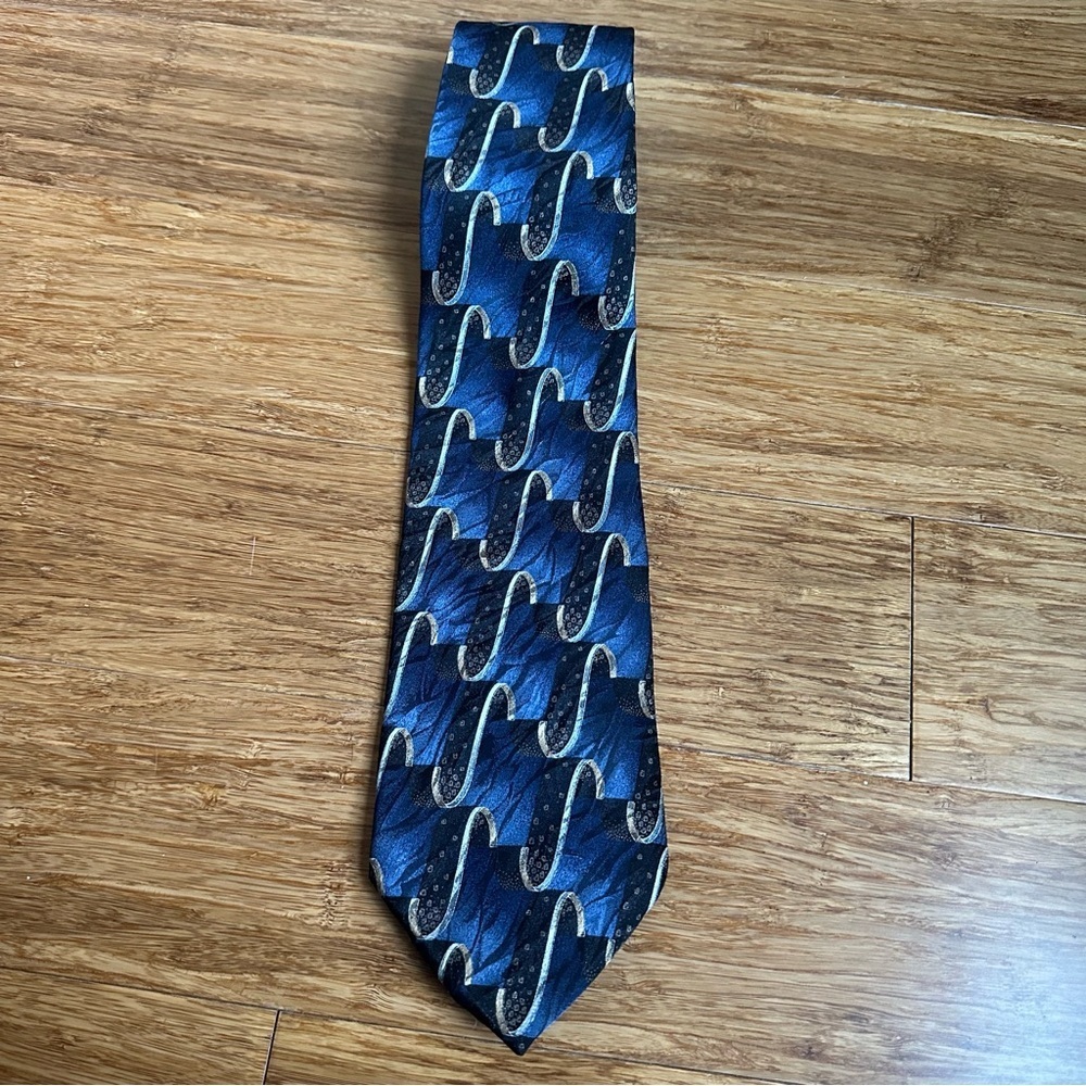 VILLA BUGATTI 100% Silk Tie Geometric Pattern